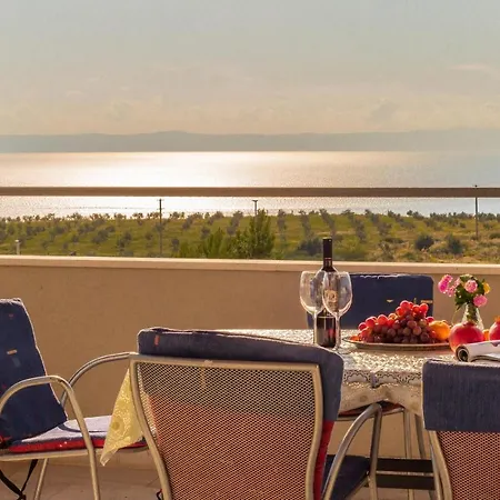 Ferienhaus 3 Bedroom Lovely In Makarska