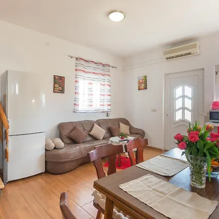 3 Bedroom Lovely In Ferienhaus