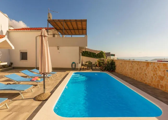 3 Bedroom Lovely In Holiday home