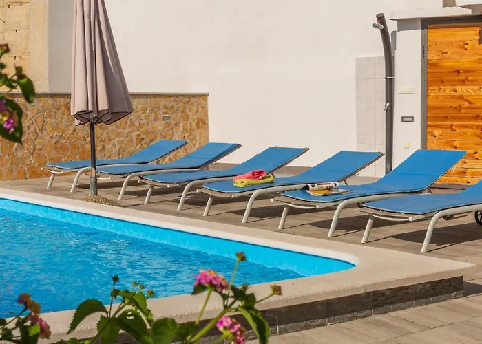 בית נופש 3 Bedroom Lovely In *