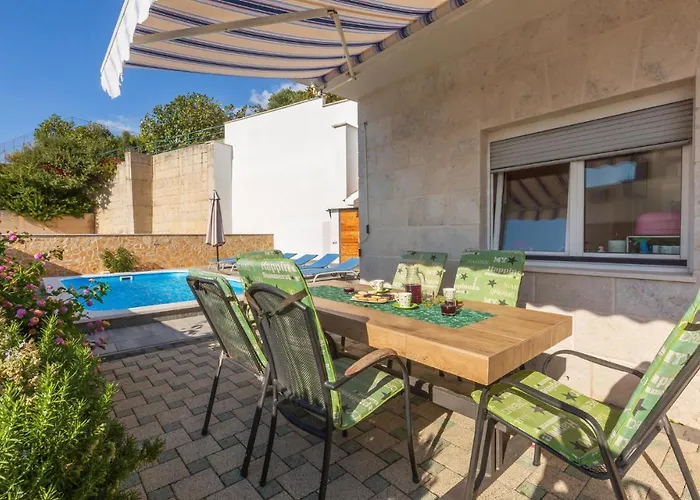 בית נופש 3 Bedroom Lovely In *