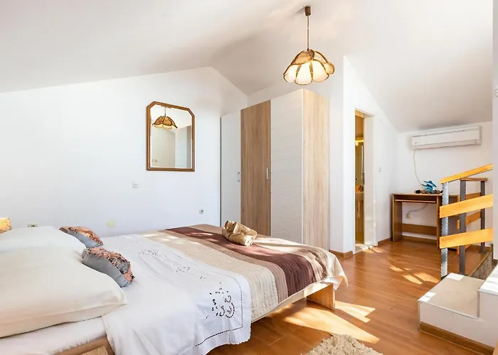 3 Bedroom Lovely In בית נופש מאקרסקה