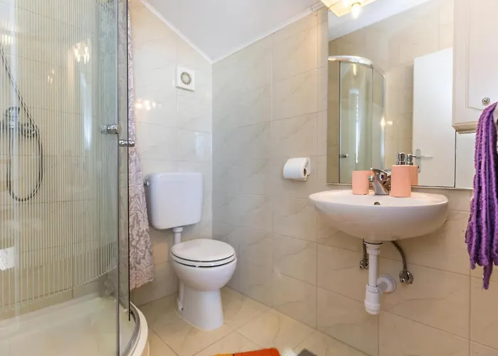 Prázdninový dům 3 Bedroom Lovely In Makarská